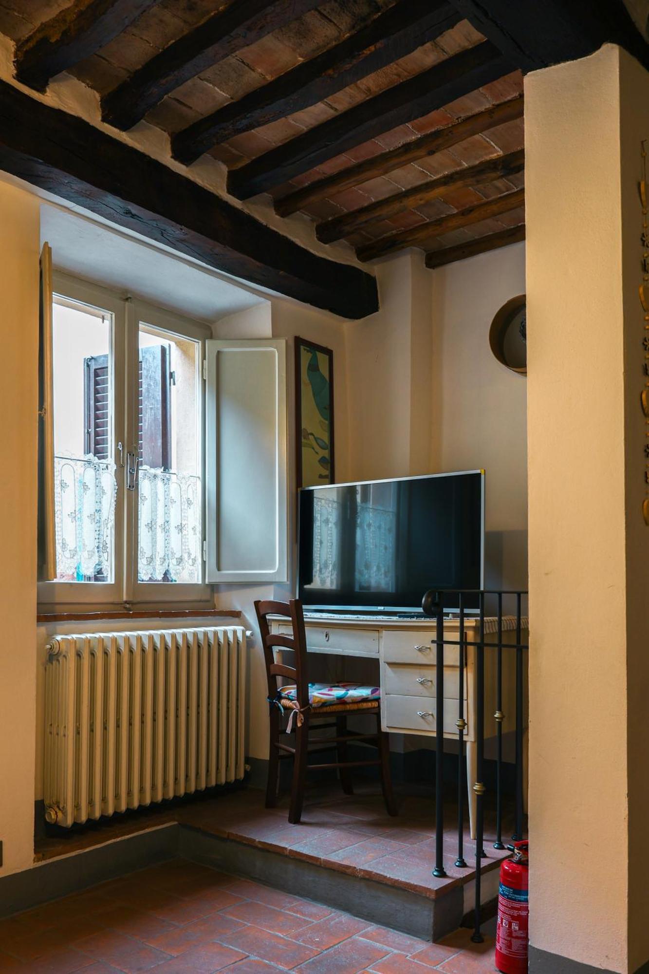 Pulcinella Appartamento Tipico Centro Storico Montepulciano Stazione Buitenkant foto